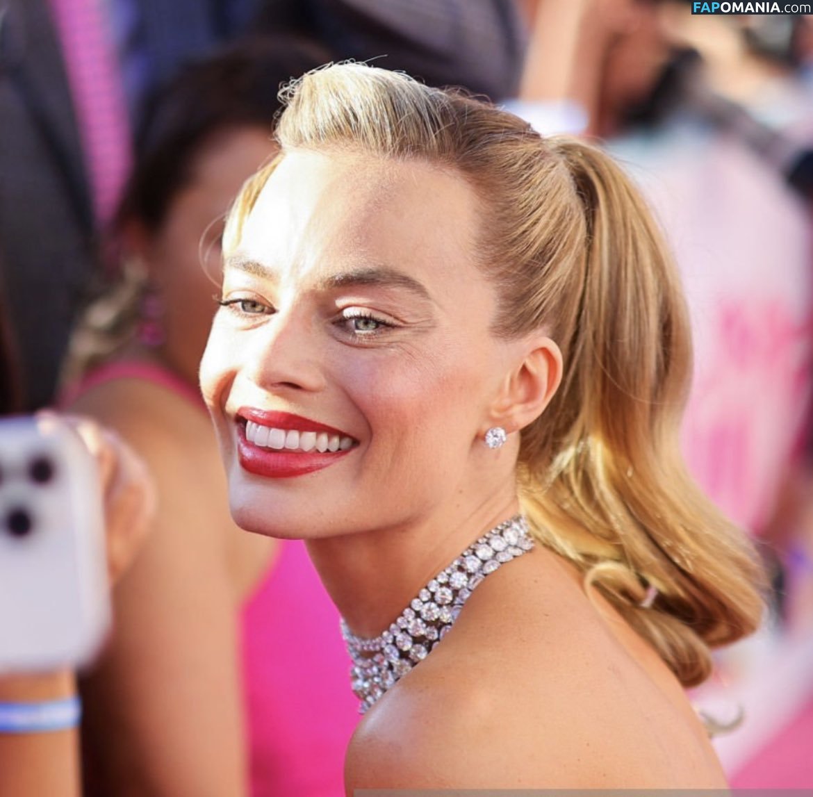 Margot Robbie Nago Przeciekłe zdjęcie #200