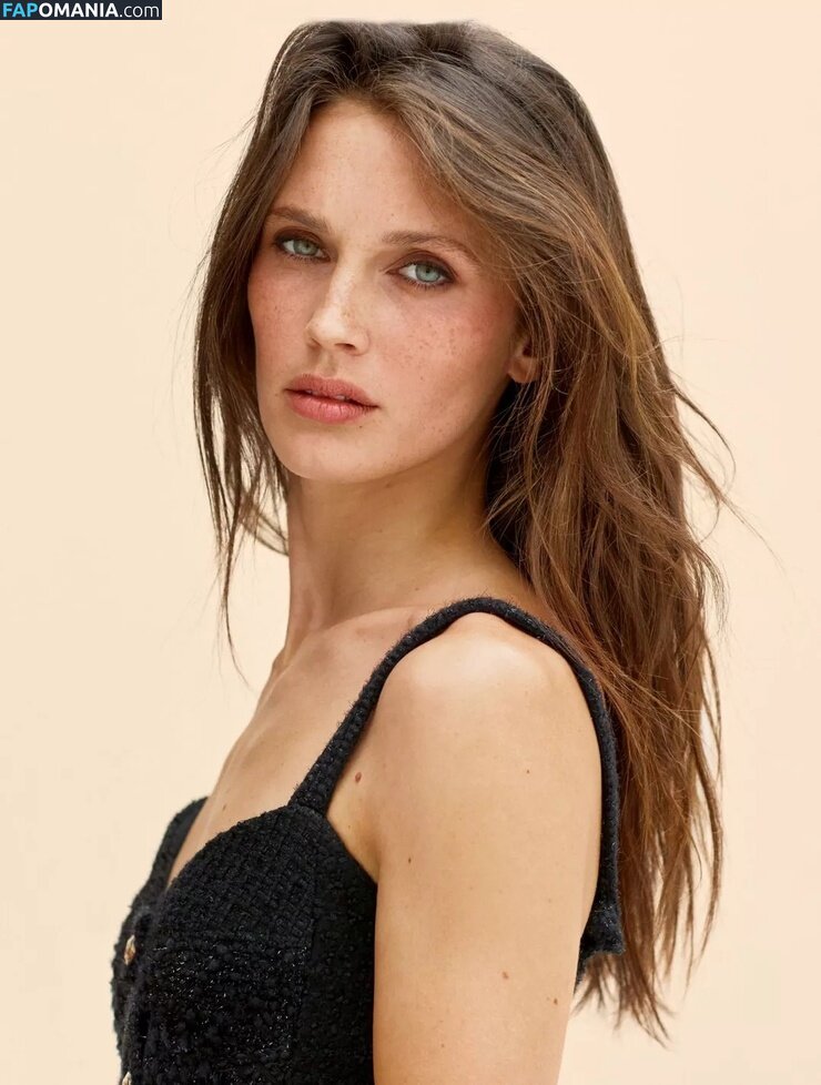 Marine Vacth / https: / marine_vacth / marinvacth Nago OnlyFans  Przeciekłe zdjęcie #5