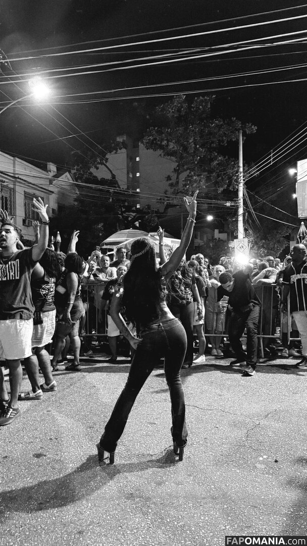 MC Rebecca / rebecca Nago OnlyFans  Przeciekłe zdjęcie #1