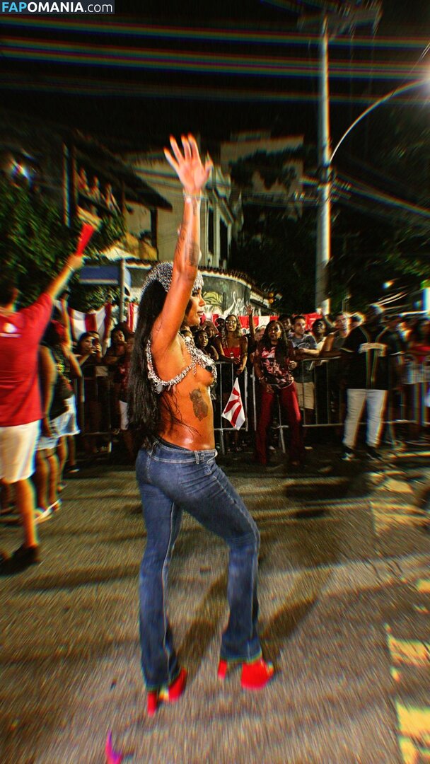 MC Rebecca / rebecca Nago OnlyFans  Przeciekłe zdjęcie #2