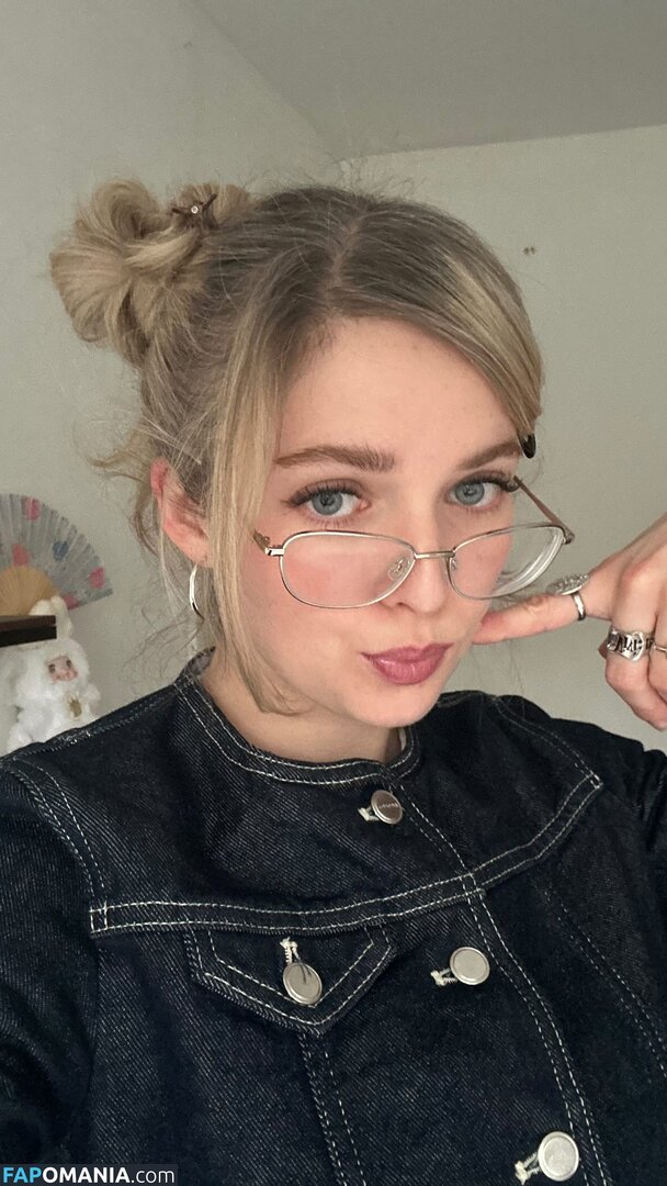 37521291 / Meg Mills / carecharmer Nago OnlyFans  Przeciekłe zdjęcie #2