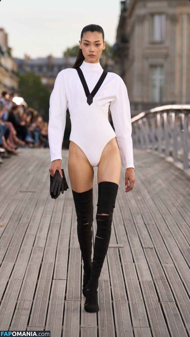 Mika Schneider / mikaschndr Nago OnlyFans  Przeciekłe zdjęcie #1