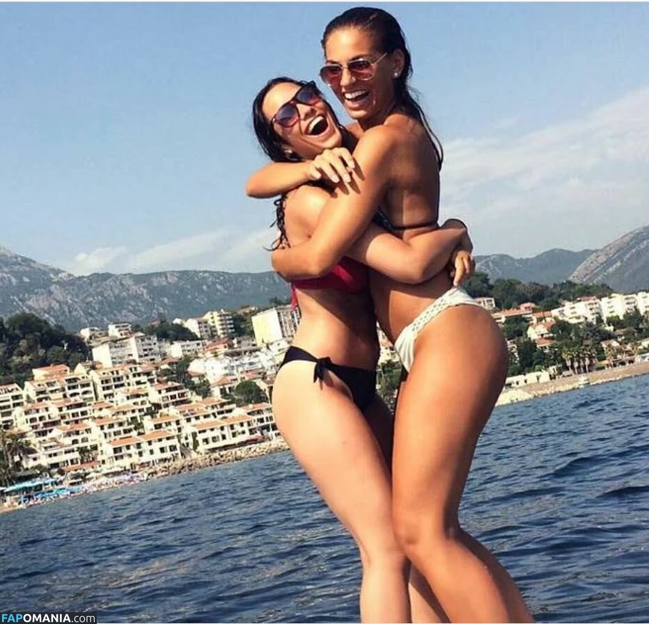 LM Reactions / LMreaction / Milena And Lola / milena.lola Nago OnlyFans  Przeciekłe zdjęcie #77