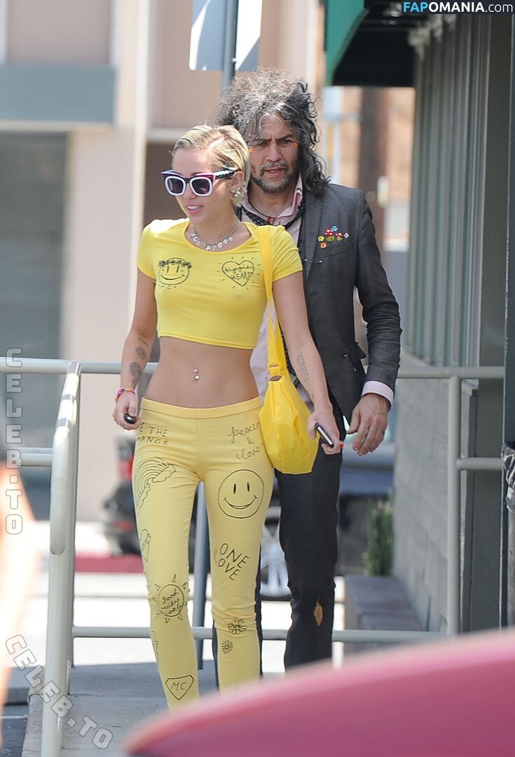 Miley Cyrus / https: / mileycyrus Nago OnlyFans  Przeciekłe zdjęcie #6