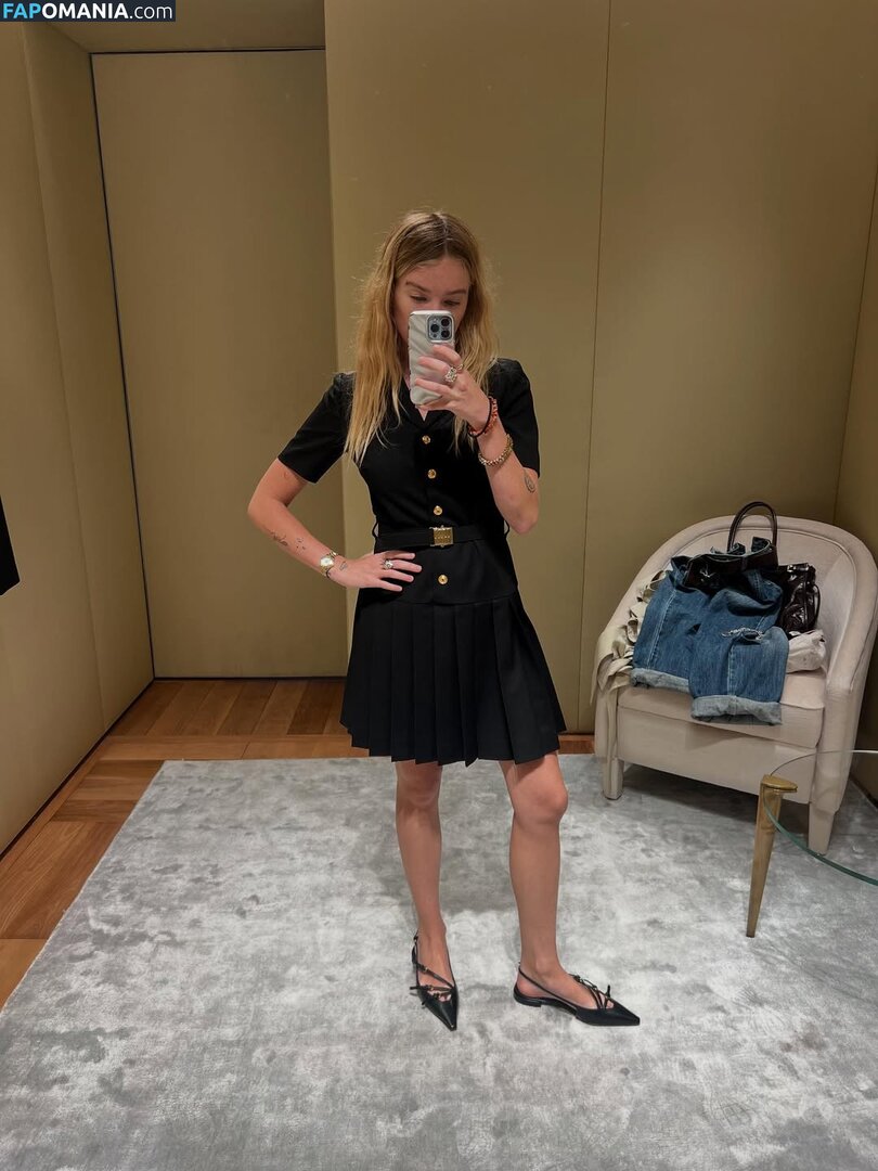 Milly Alcock / https: / millyalcock Nago OnlyFans  Przeciekłe zdjęcie #285