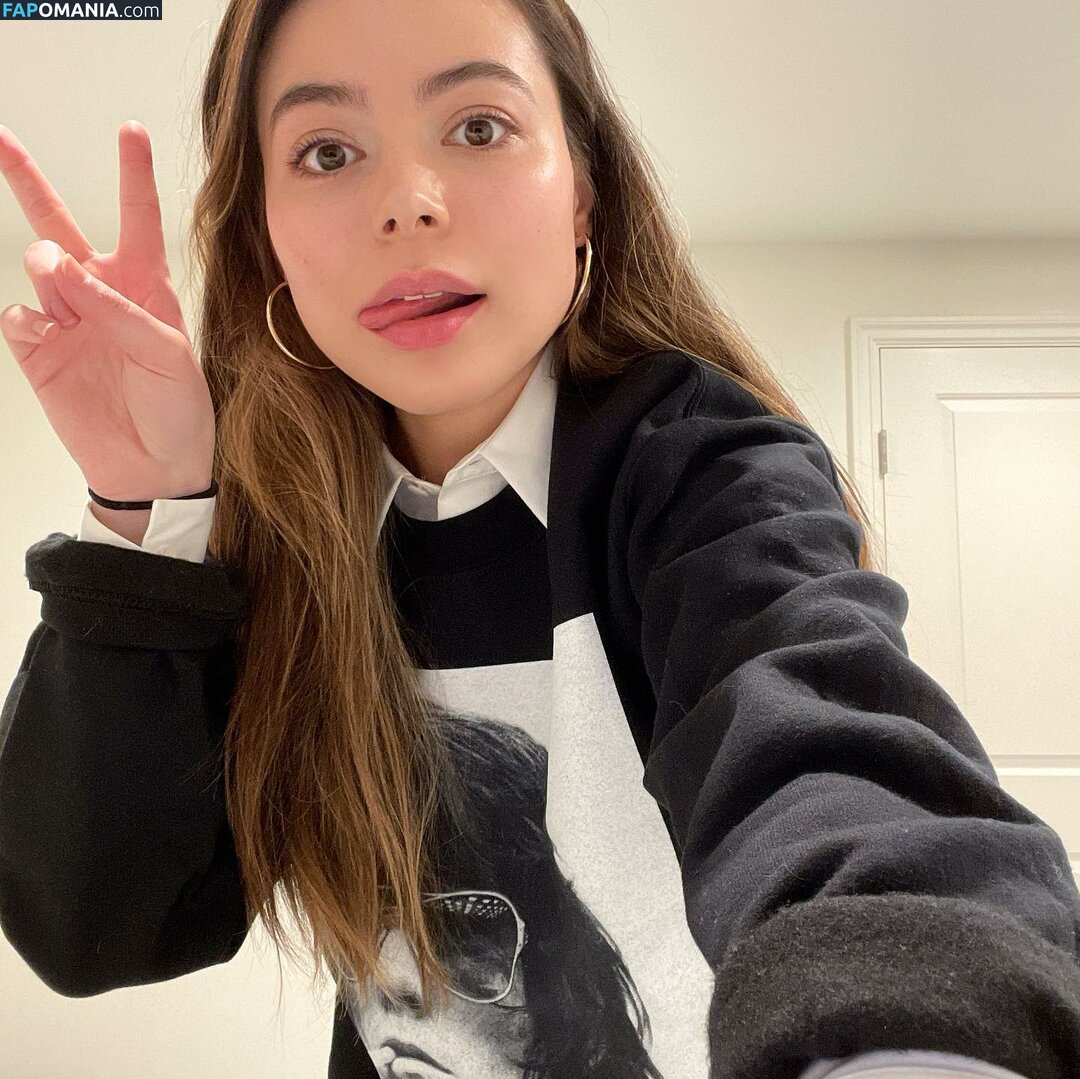 Miranda Cosgrove / MirandaCosgrove / onlyfanssz Nago OnlyFans  Przeciekłe zdjęcie #59