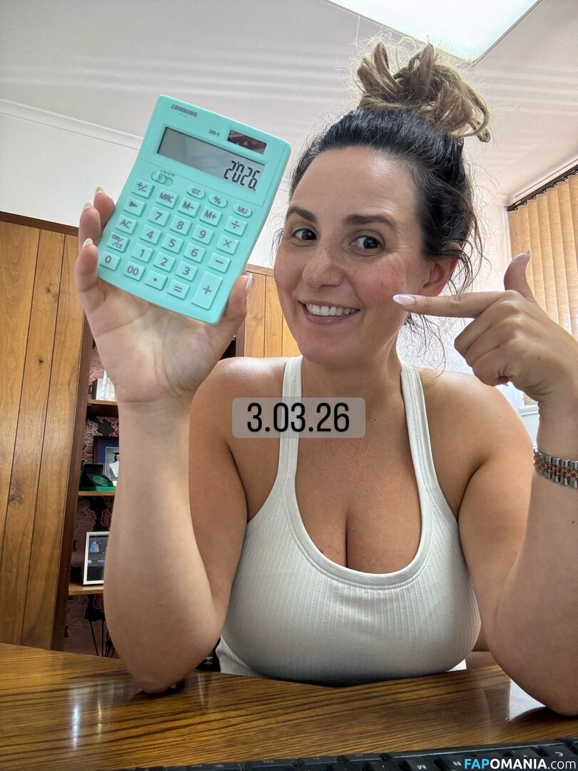 MILF Online Accountant / Miriam Holme / miriamholme Nago OnlyFans  Przeciekłe zdjęcie #18
