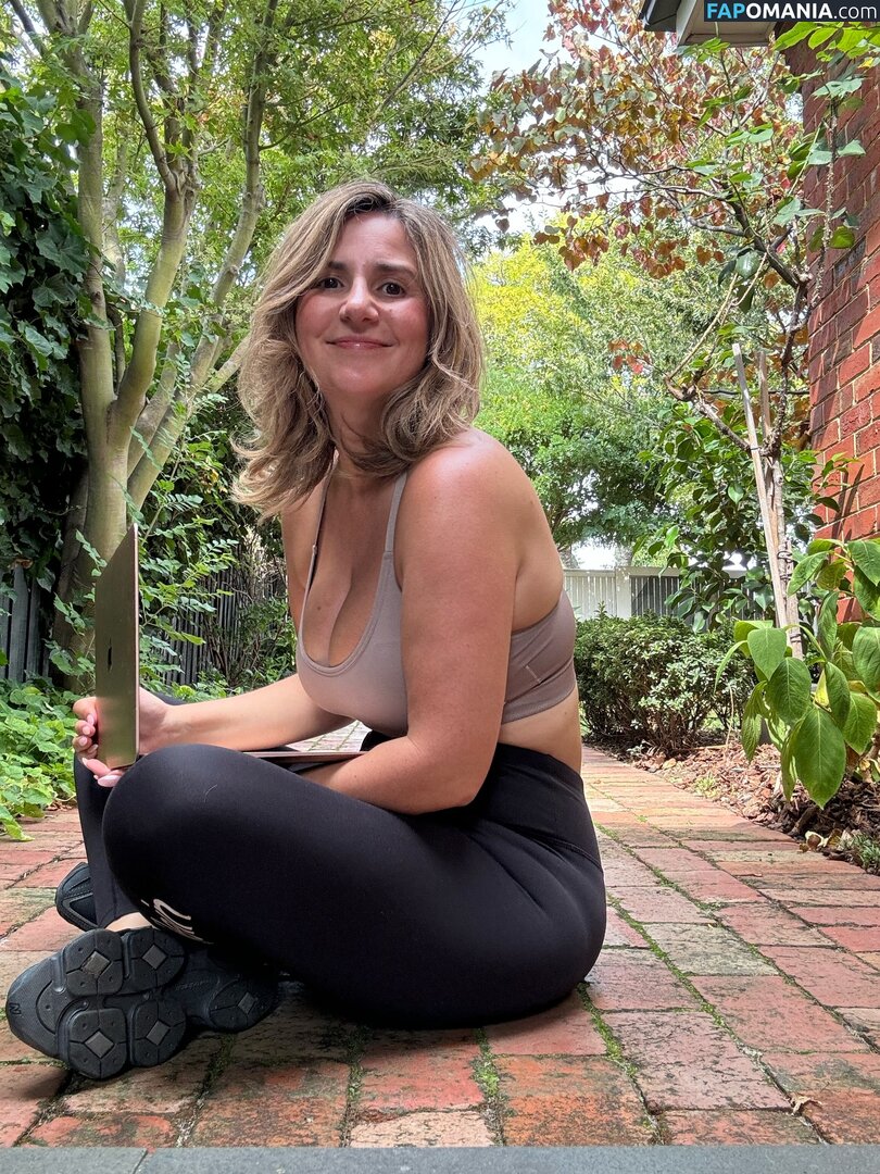 MILF Online Accountant / Miriam Holme / miriamholme Nago OnlyFans  Przeciekłe zdjęcie #20