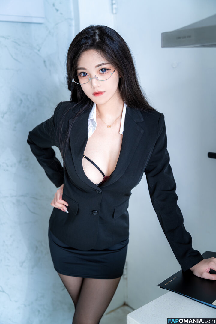 1357046erty / Mizhi_mao / mizhimaoqiu / mizhimiaoqiu / 蜜汁猫裘 Nago OnlyFans  Przeciekłe zdjęcie #40
