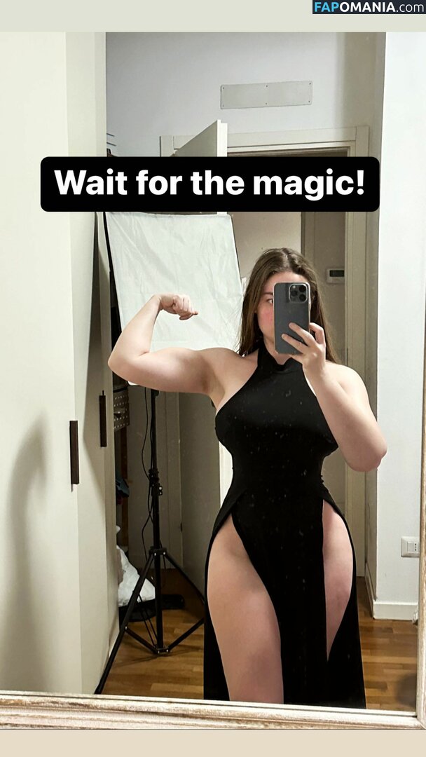 Giulia Valeriani / moonchild_77 / moonchild_777 Nago OnlyFans  Przeciekłe zdjęcie #9