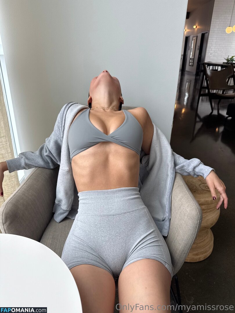 missmyarose / myamissrose Nago OnlyFans  Przeciekłe zdjęcie #1