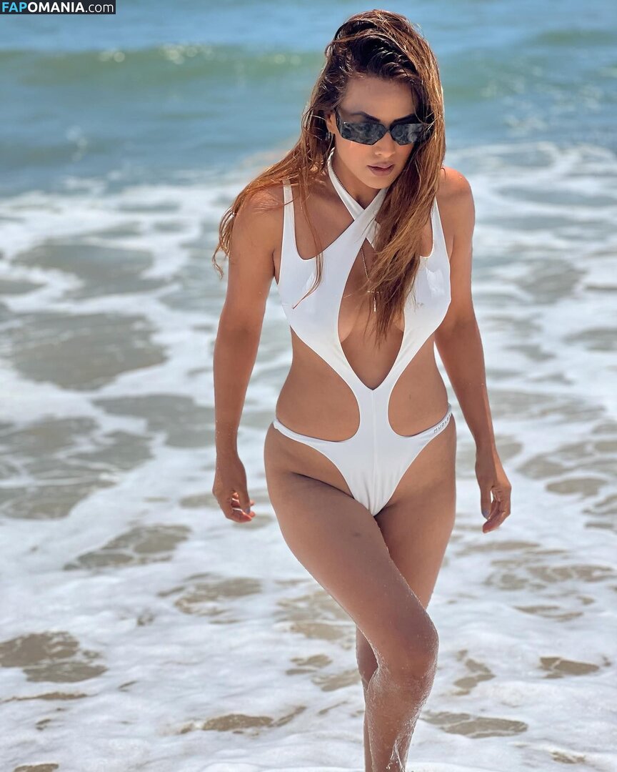 Nia Sharma Nago OnlyFans  Przeciekłe zdjęcie #20