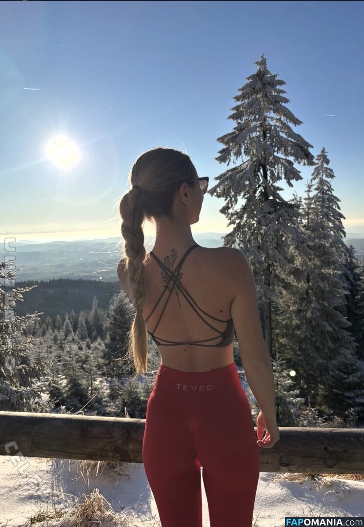 Nina Haberl / niha.original Nago OnlyFans  Przeciekłe zdjęcie #1
