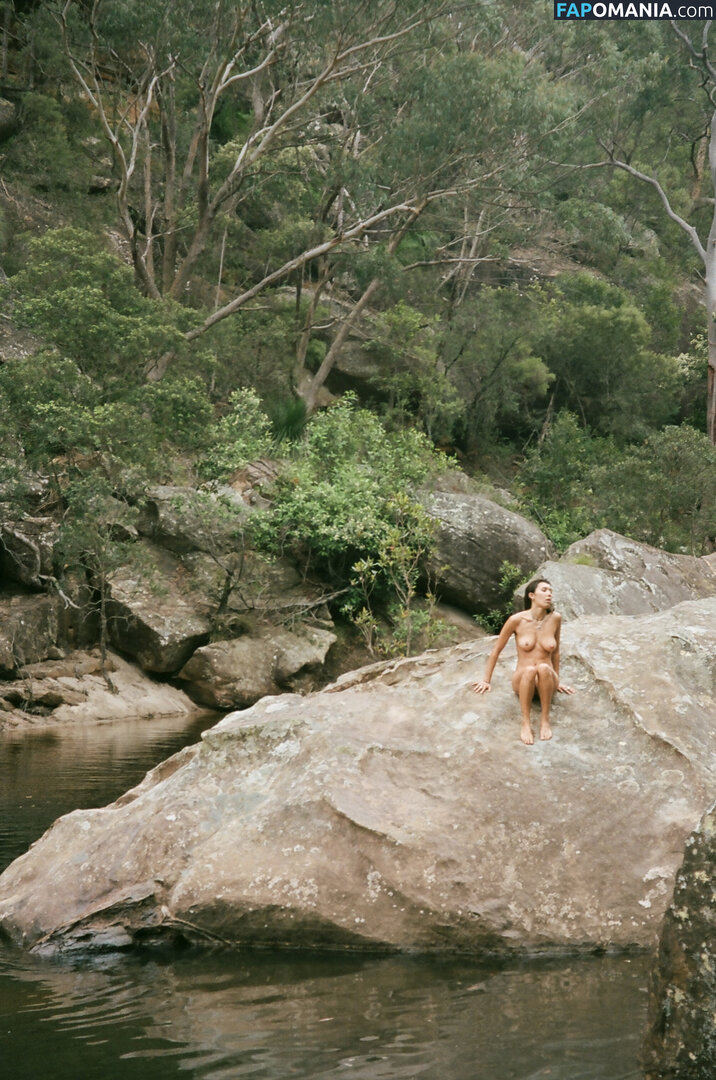 Nina Pirola / nature_nymph / nina.pirola Nago OnlyFans  Przeciekłe zdjęcie #2