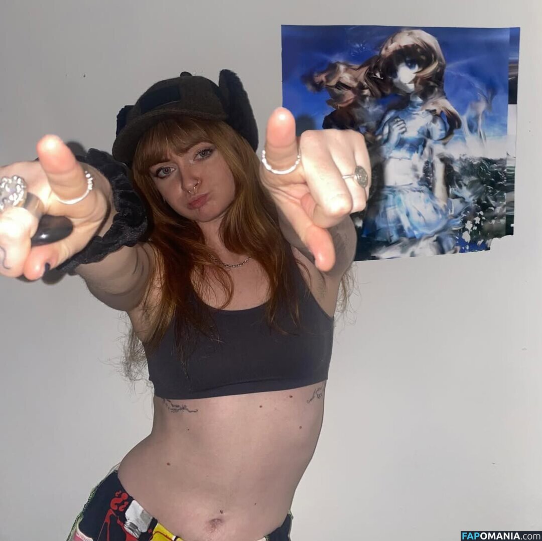 Nina Wilson / Ninajirachi / https: Nago OnlyFans  Przeciekłe zdjęcie #2