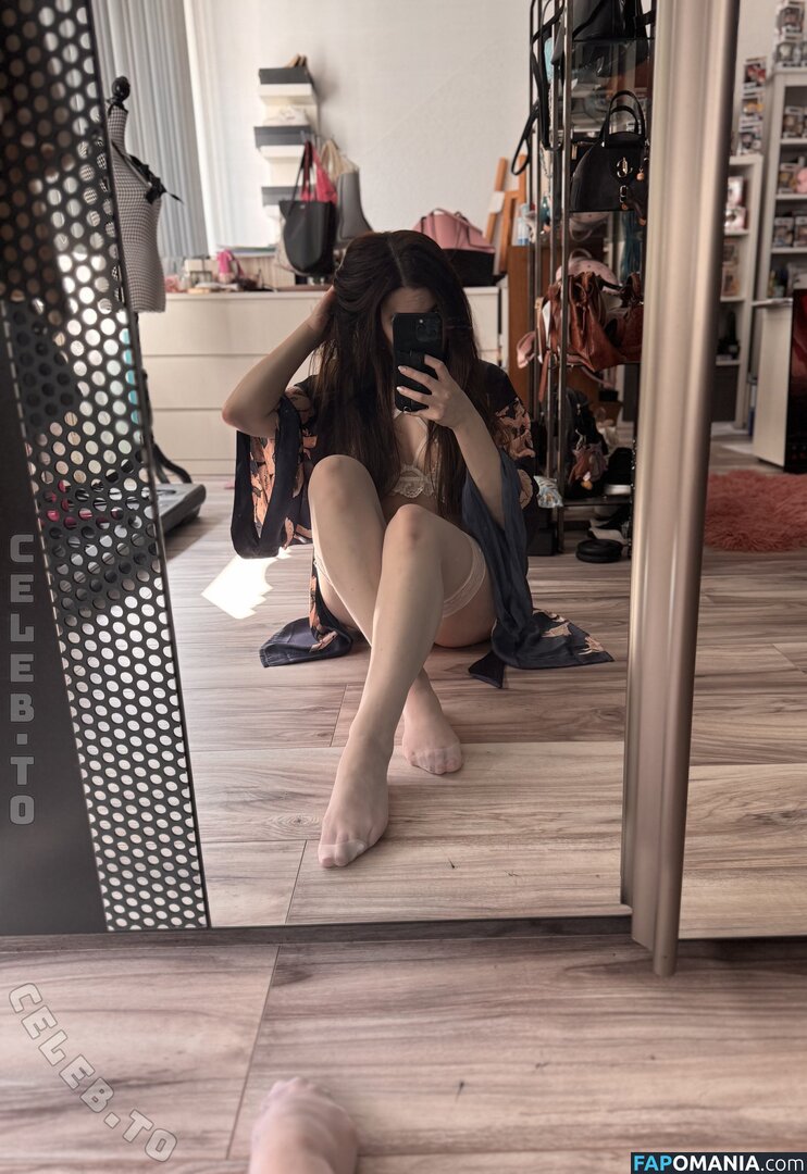 Nini Raven / Nini_Raven / raven_nini Nago OnlyFans  Przeciekłe zdjęcie #1