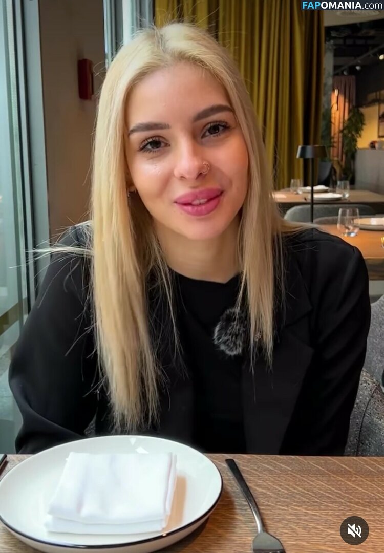 amator_csajok / f.lillaa / petratimea Nago OnlyFans  Przeciekłe zdjęcie #1689