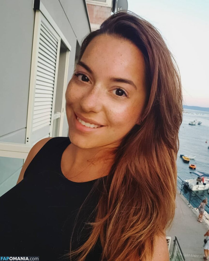 amator_csajok / f.lillaa / petratimea Nago OnlyFans  Przeciekłe zdjęcie #2684