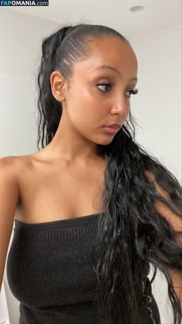 PinkPantheress / aloe_vera Nago OnlyFans  Przeciekłe zdjęcie #37