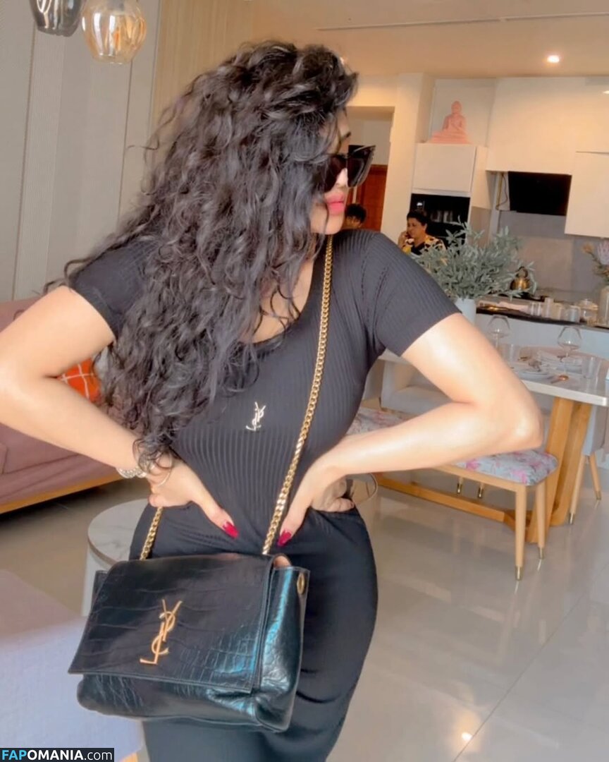 Piumi / https: / queenpiumi / queenpiyumy Nago OnlyFans  Przeciekłe zdjęcie #6