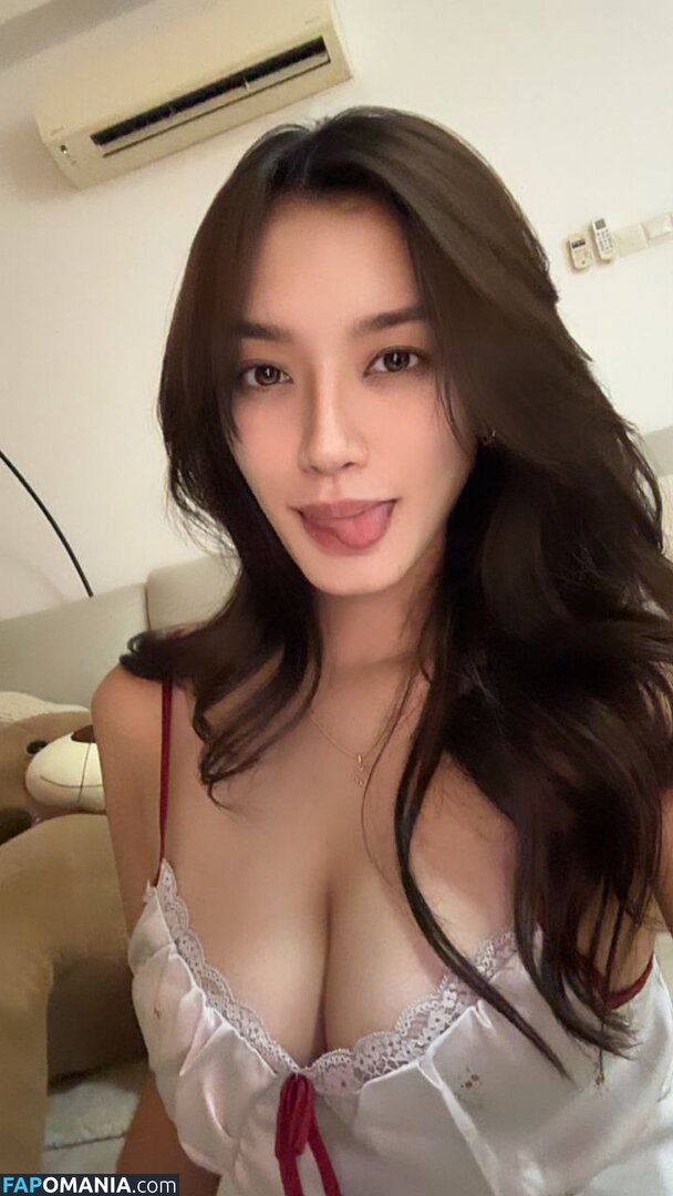 Qamarina Lim / https: / qamarinalim_ Nago OnlyFans  Przeciekłe zdjęcie #3