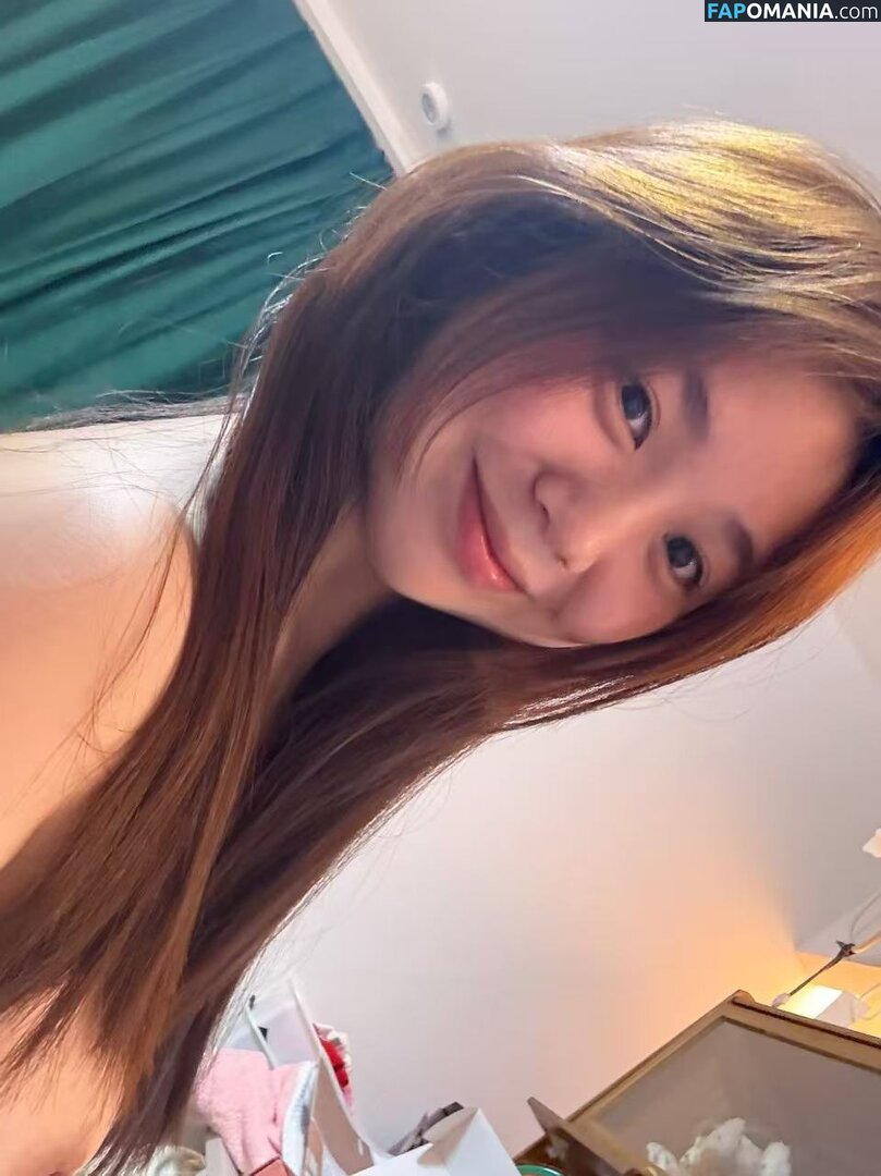 https: / qianqianwan96 Nago OnlyFans  Przeciekłe zdjęcie #1