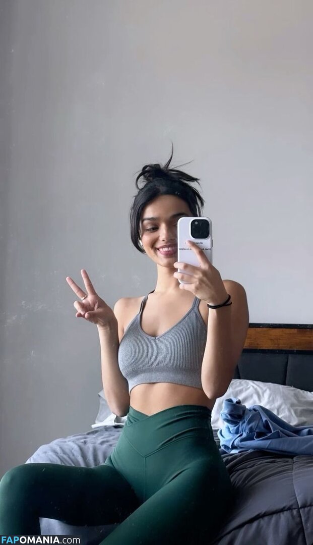 Rachel Zegler / rachelzegler / rachmariexoxo Nago OnlyFans  Przeciekłe zdjęcie #866