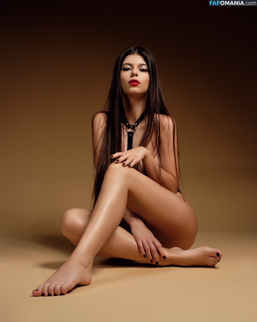 Raducu Mihaela / mihaelaraducu / raducumihaela / raducumihaela__ Nago OnlyFans  Przeciekłe zdjęcie #1