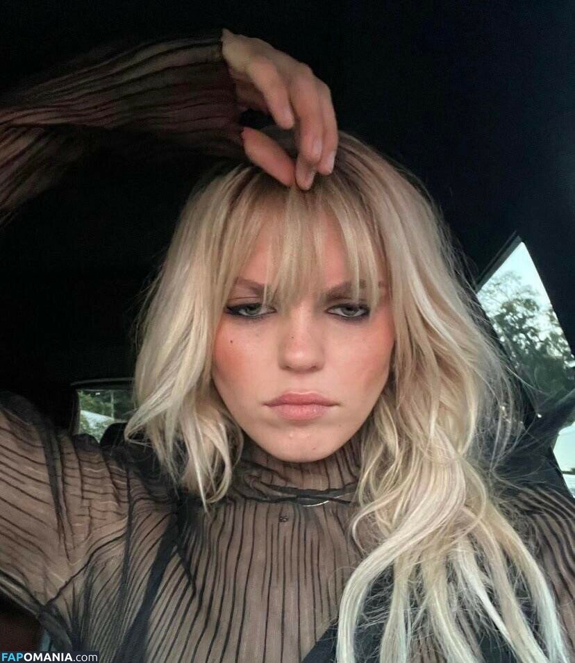 Renee Rapp / reneerapp Nago OnlyFans  Przeciekłe zdjęcie #4