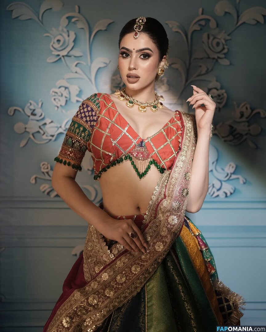 Riva Arora / https: / riva.arora.1 / riva.aroraofficial / rivarora_ Nago OnlyFans  Przeciekłe zdjęcie #4