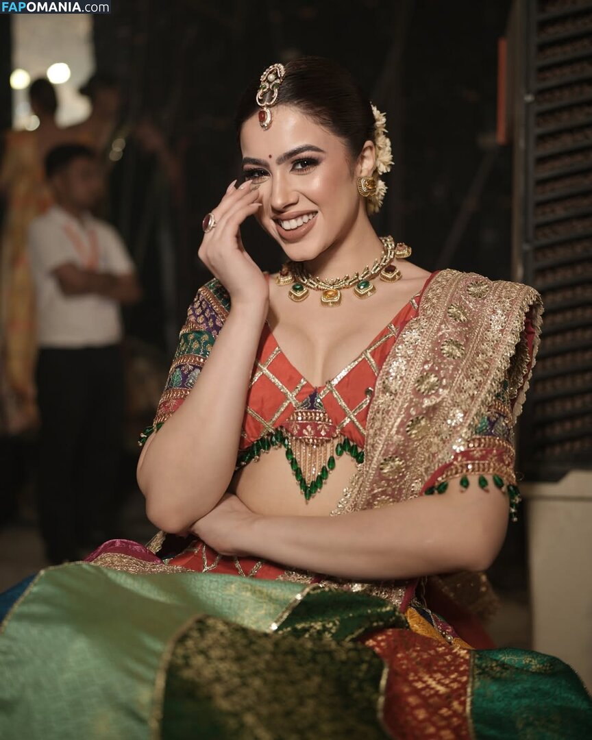 Riva Arora / https: / riva.arora.1 / riva.aroraofficial / rivarora_ Nago OnlyFans  Przeciekłe zdjęcie #5