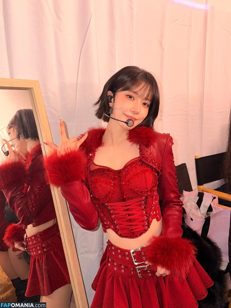 39saku_chan / LESSERAFIM / Sakura Miyawaki 宮脇 咲良 Nago OnlyFans  Przeciekłe zdjęcie #7