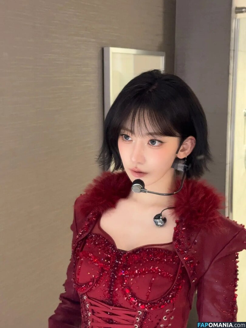 39saku_chan / LESSERAFIM / Sakura Miyawaki 宮脇 咲良 Nago OnlyFans  Przeciekłe zdjęcie #9