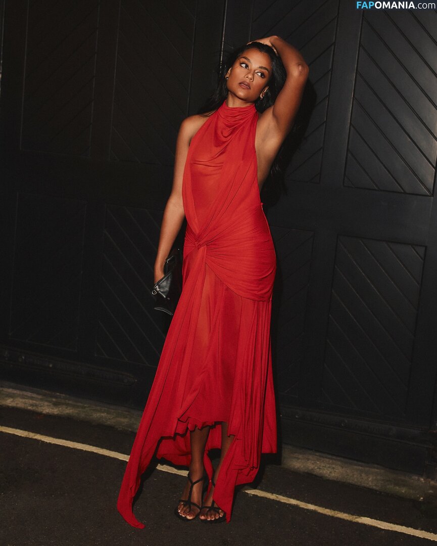 Simone Ashley / simoneashley Nago OnlyFans  Przeciekłe zdjęcie #6