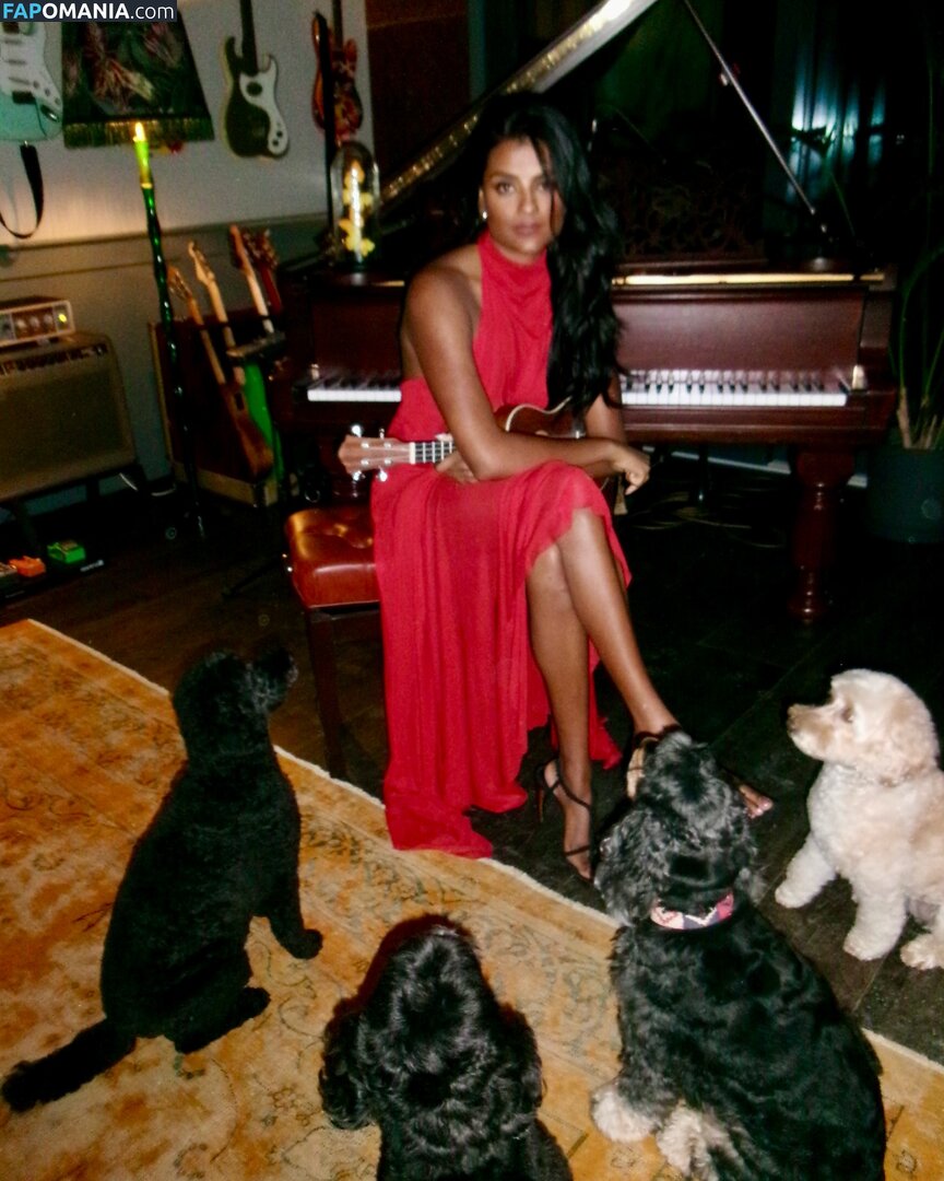 Simone Ashley / simoneashley Nago OnlyFans  Przeciekłe zdjęcie #9