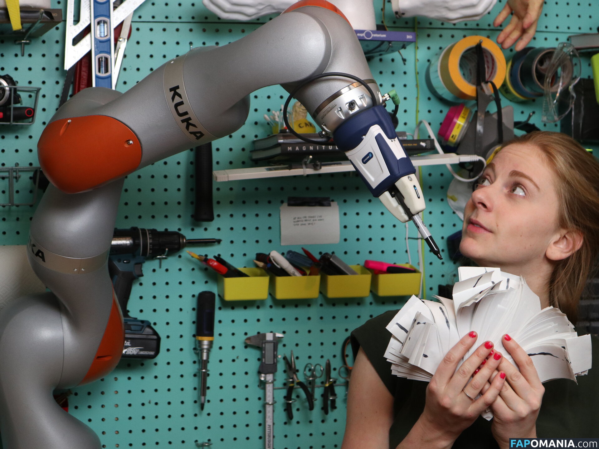 Simone Giertz / simonegiertz Nago OnlyFans  Przeciekłe zdjęcie #3