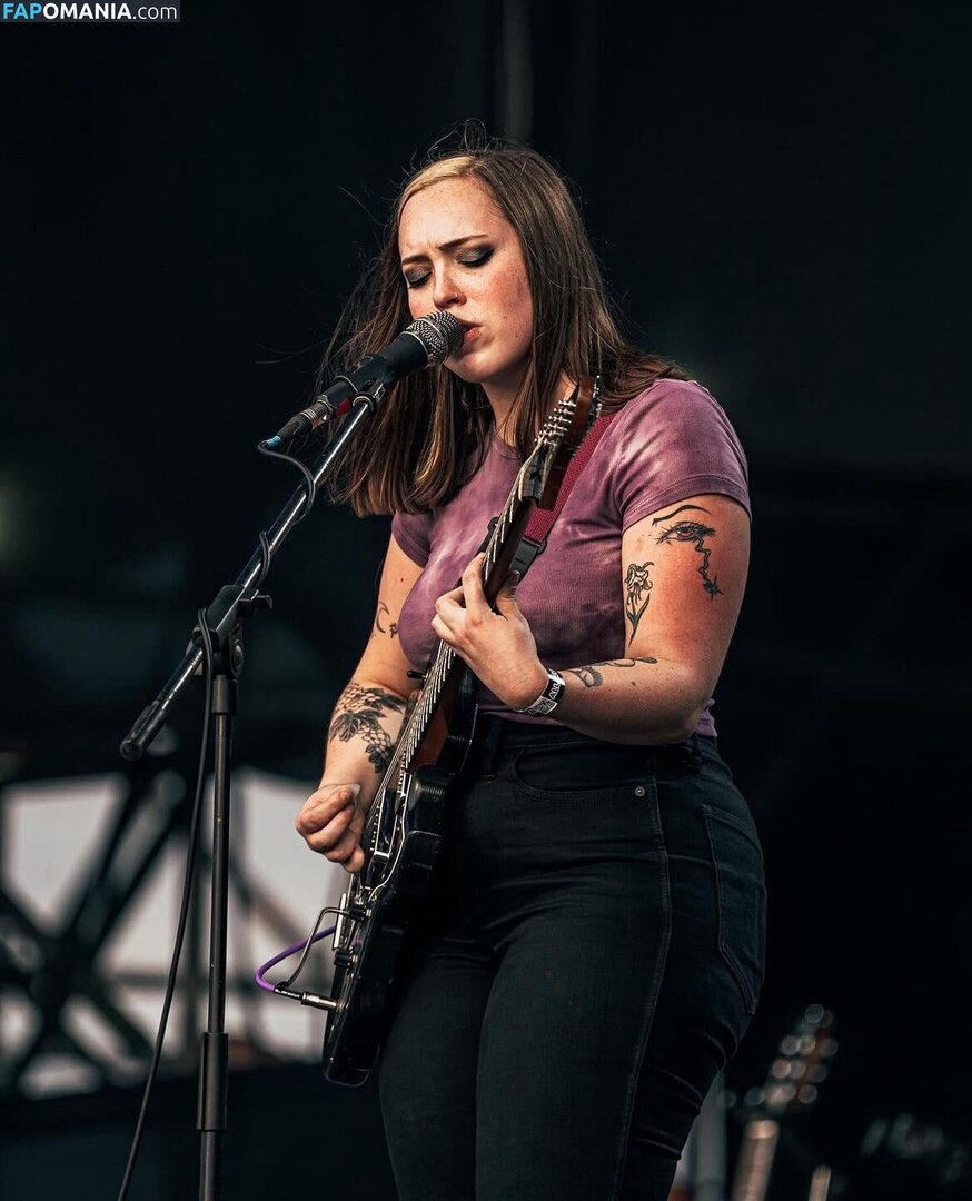 Soccer Mommy / Sophia Allison / soccermommyband Nago OnlyFans  Przeciekłe zdjęcie #1