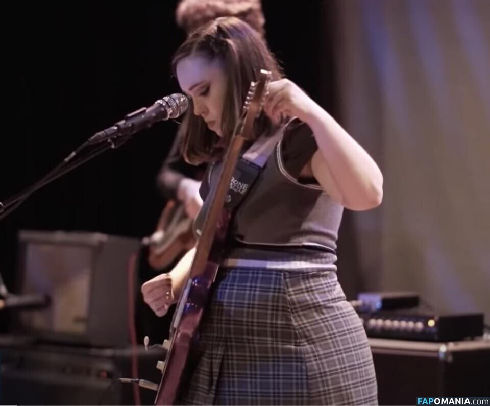 Soccer Mommy / Sophia Allison / soccermommyband Nago OnlyFans  Przeciekłe zdjęcie #3