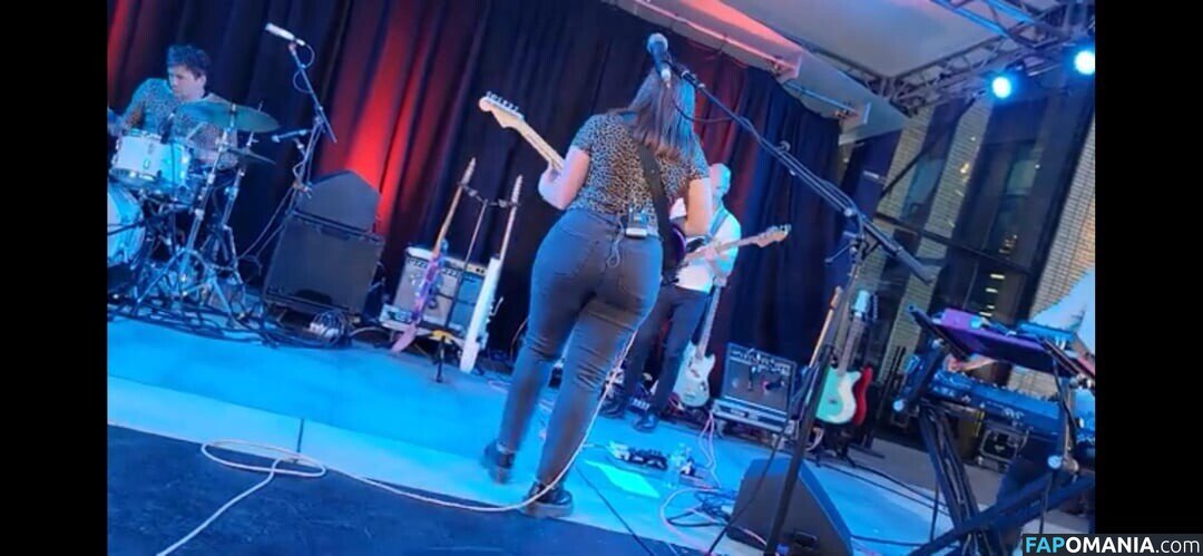 Soccer Mommy / Sophia Allison / soccermommyband Nago OnlyFans  Przeciekłe zdjęcie #6