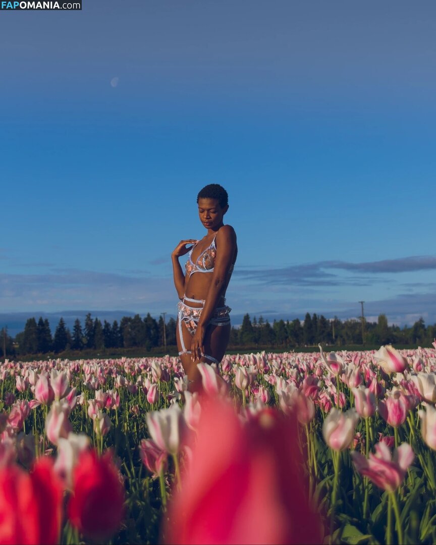 Autumn / autumn.busayo / autumnbusayo / sveltegoddess Nago OnlyFans  Przeciekłe zdjęcie #5