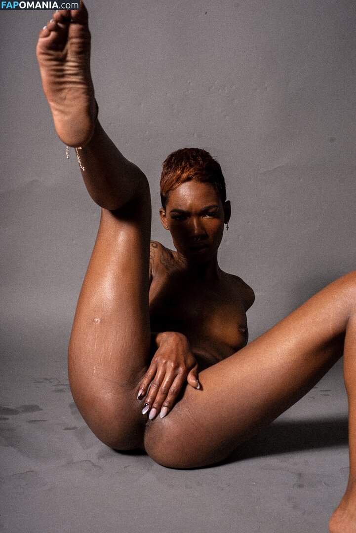 TheRealTiaReid / Tia Reid / corpsdedieu / https: / officialtiareid Nago OnlyFans  Przeciekłe zdjęcie #11