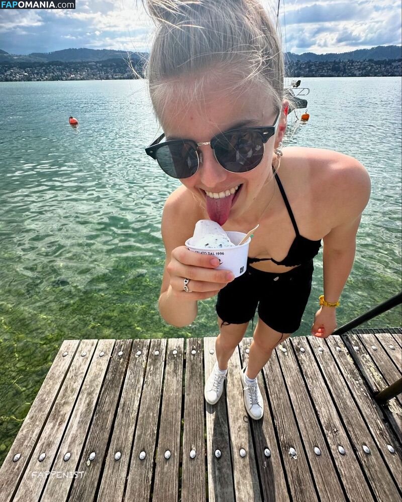 Tina Hausmann Nago OnlyFans  Przeciekłe zdjęcie #2