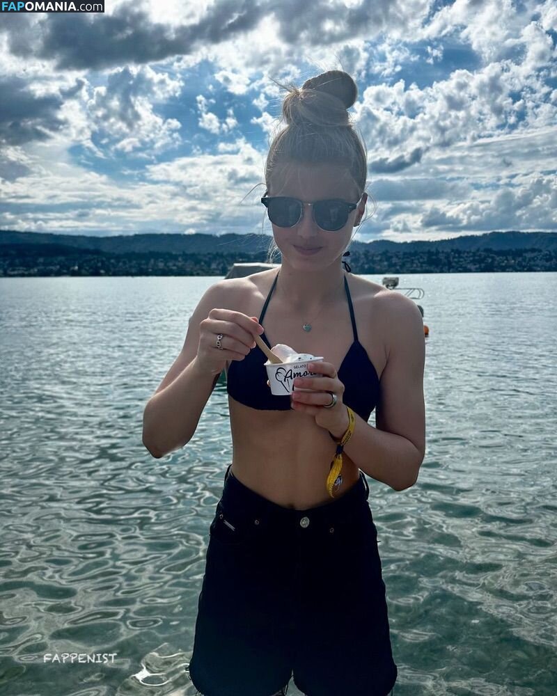 Tina Hausmann Nago OnlyFans  Przeciekłe zdjęcie #3