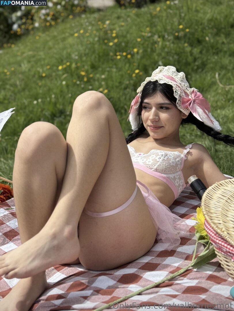 Valberriesmot Nago OnlyFans  Przeciekłe zdjęcie #5
