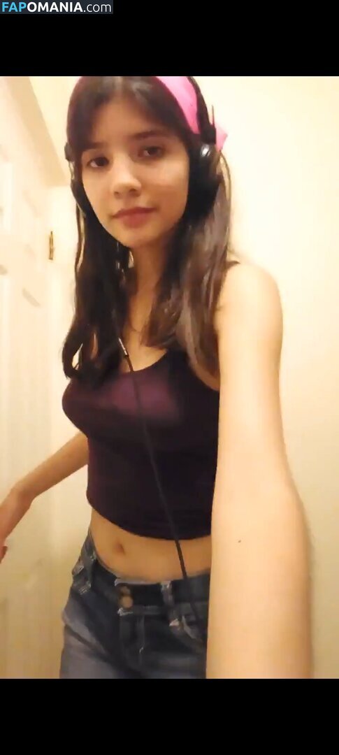 ValeCast0705 / Valeria Castañeda Nago OnlyFans  Przeciekłe zdjęcie #1