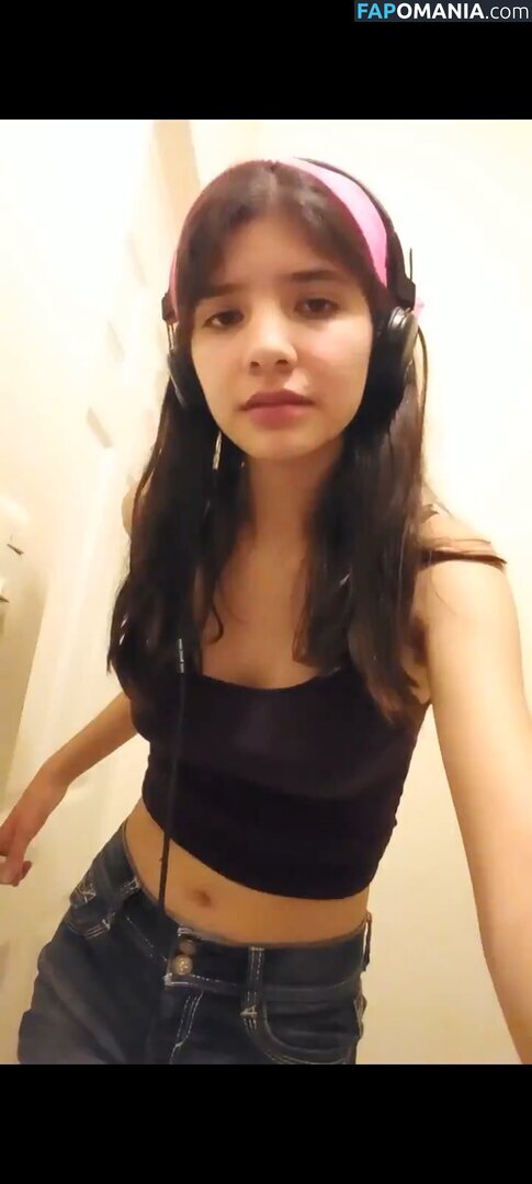 ValeCast0705 / Valeria Castañeda Nago OnlyFans  Przeciekłe zdjęcie #2