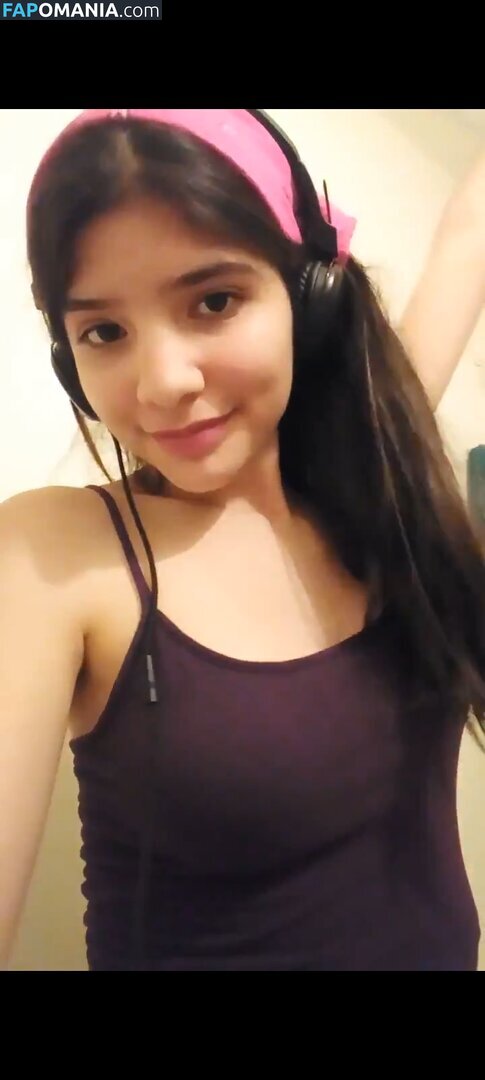 ValeCast0705 / Valeria Castañeda Nago OnlyFans  Przeciekłe zdjęcie #3
