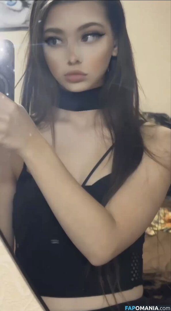 Valeri / _valeririi Nago OnlyFans  Przeciekłe zdjęcie #1