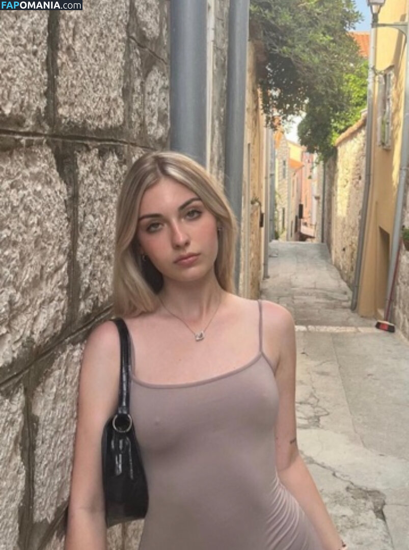 Hungarian / Magyar / Vas Megyei Lányok / szps_blnk Nago OnlyFans  Przeciekłe zdjęcie #1