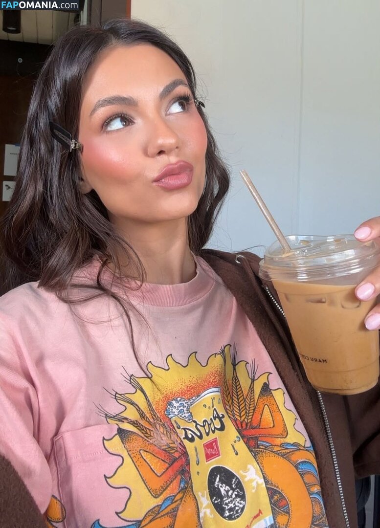 Victoria Justice / https: / victoriajustice Nago OnlyFans  Przeciekłe zdjęcie #40